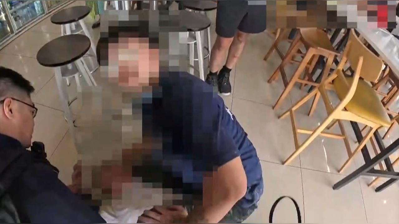 醉漢超商鬧事！　防水師傅見義勇為合力壓制