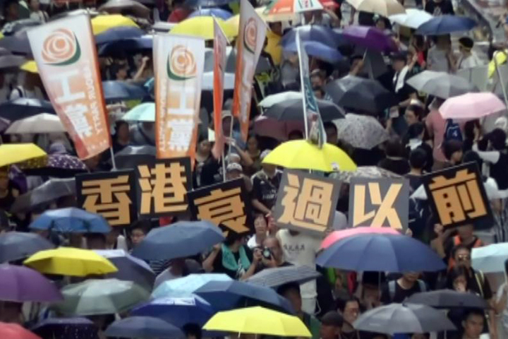 習大警告香港「不要越線」 民運人士照舊遊行抗議