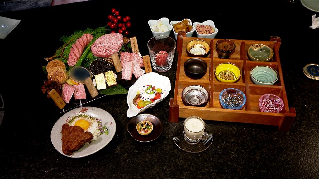 台北餐廳玩創意！燒肉「搭配傳統燒餅」　金箔包覆和牛