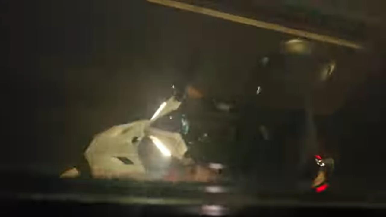 關渡大橋「薔」風狂吹！公車暖心「幫擋側風」護航機車騎士　萬人讚爆：記功嘉獎