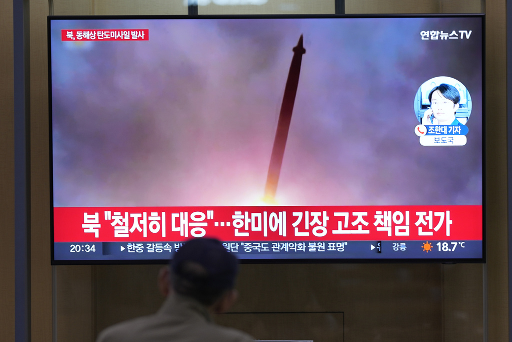 北朝鮮昨晚發射彈道飛彈　美核潛艇停靠釜山港