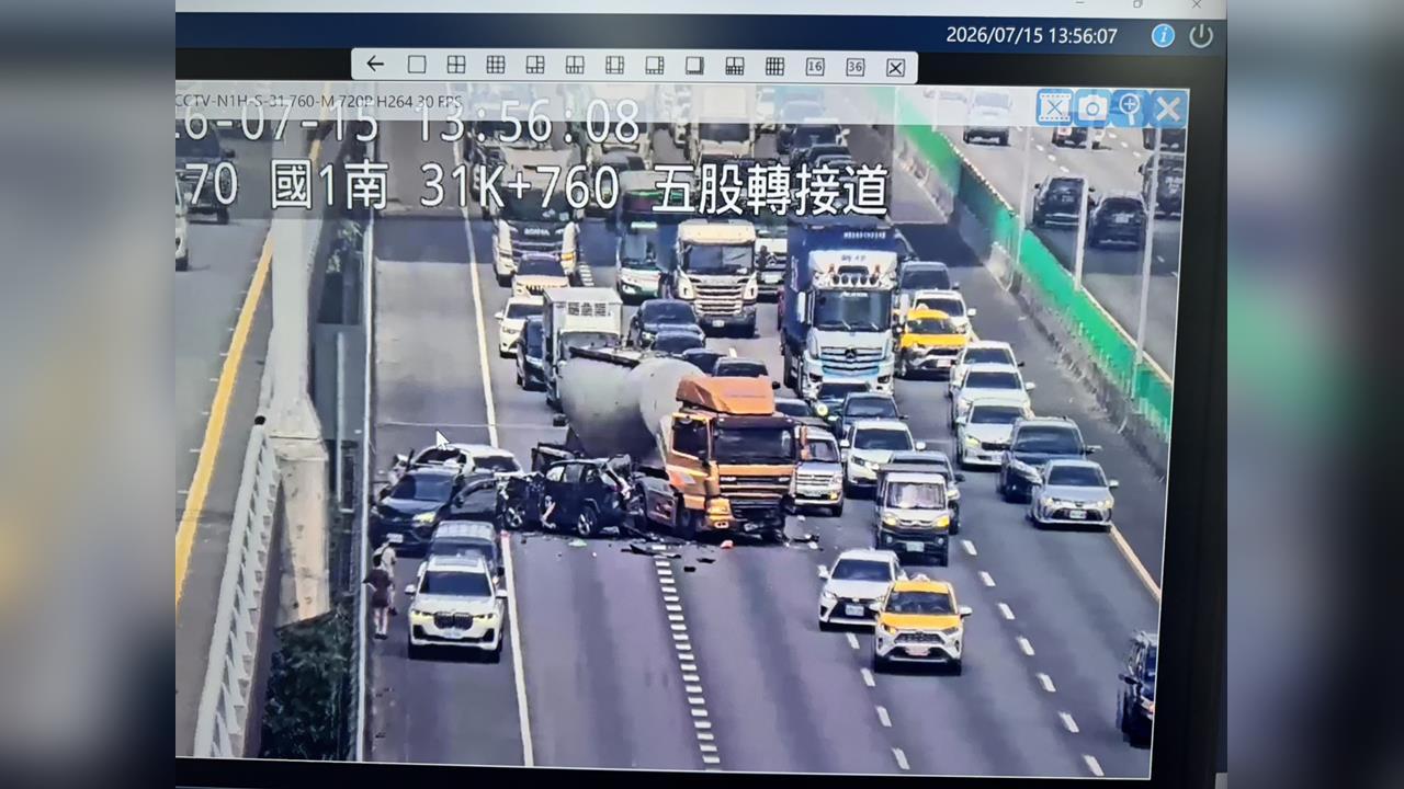 快新聞/駕駛注意!國1五股段6車追撞釀2傷 現場嚴重回堵