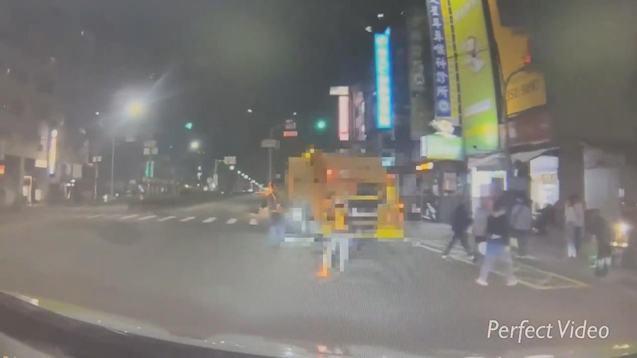 協助疏導社區倒垃圾人潮　68歲保全遭垃圾車撞擊身亡