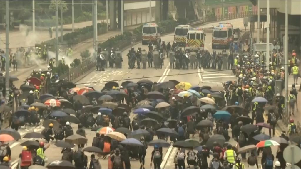 香港「反極權大遊行」 催淚彈、橡膠子彈齊發