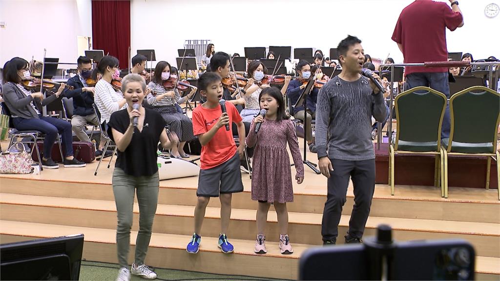 台裔百老匯演員楊呈偉　偕妻與子同台表演