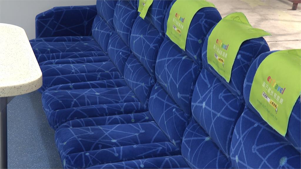 藍色椅子配綠色頭巾 台鐵環島之星列車被嫌醜