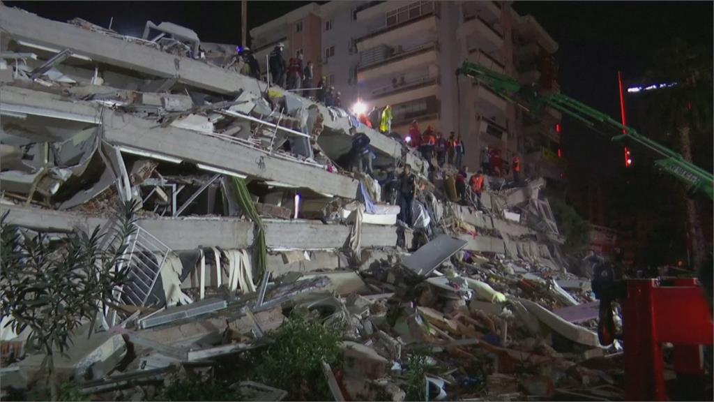土耳其7.0強震超過20死800傷 海嘯淹街道場面怵目驚心