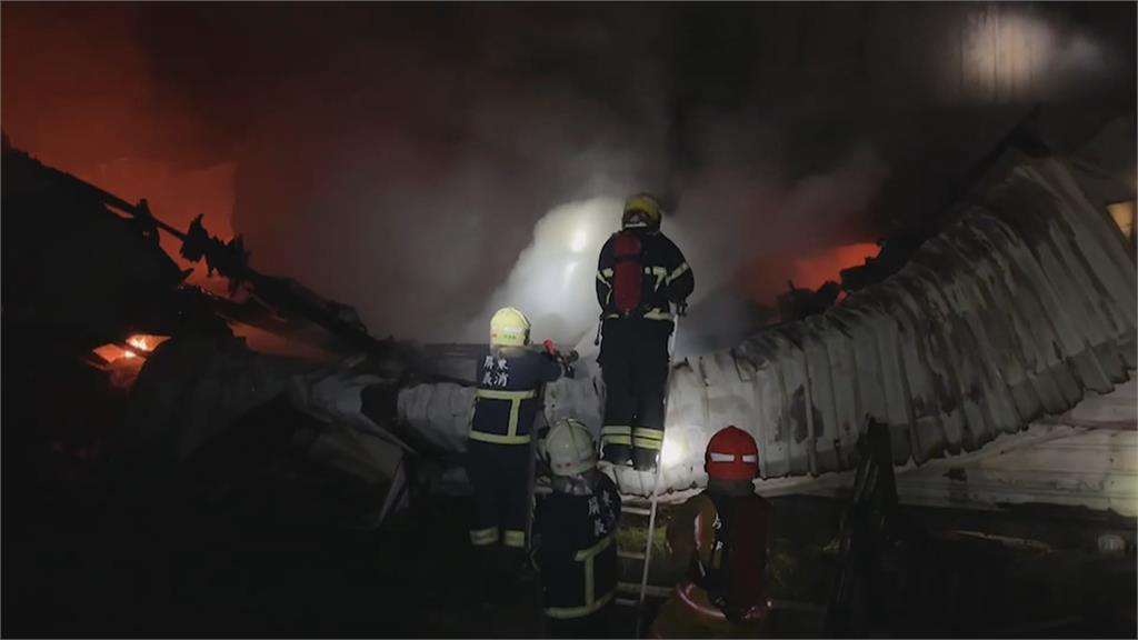 屏東工廠火警　全面燃燒　消防出動16車灌救　幸無人受困