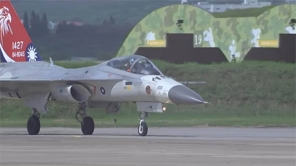 清泉崗「IDF」戰機預演「尾管突起火」　驚險緊急降落人機平安
