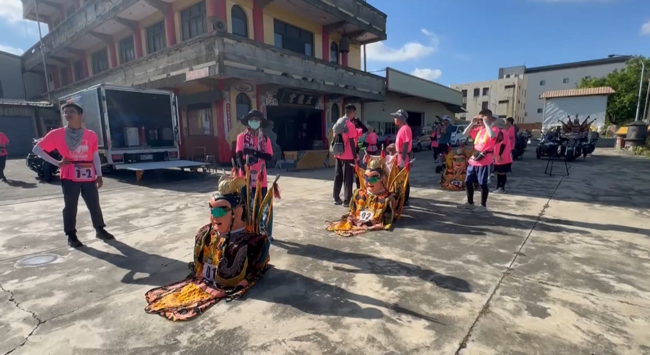 扛三太子徒步環島！　每天狂曬「與神同行」照走40km