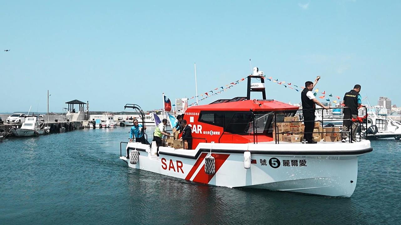 提升澎湖救災量能！　愛爾麗捐「頂級救難艇」　馮世寬試乘出海大讚