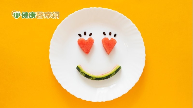 10種快樂食物吃起來！營養師教你擺脫負面情緒