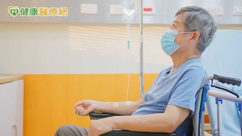 父母開始忘東忘西？專家揭5大警訊　長照規畫別等跌倒住院才開始
