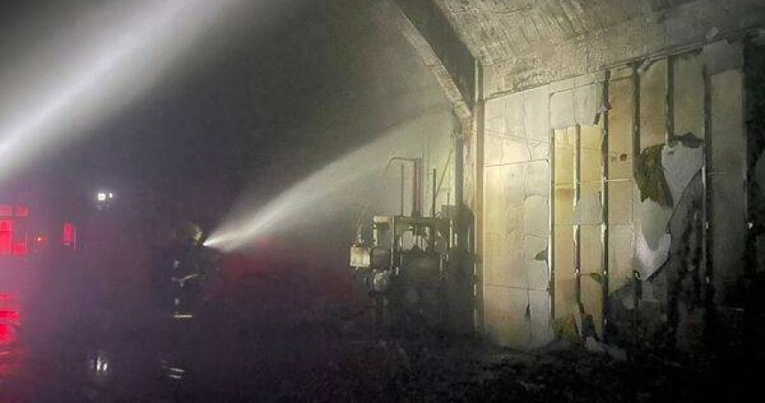 官田深夜「塑」火驚魂!警報神救援 消防火速壓制免成大災難