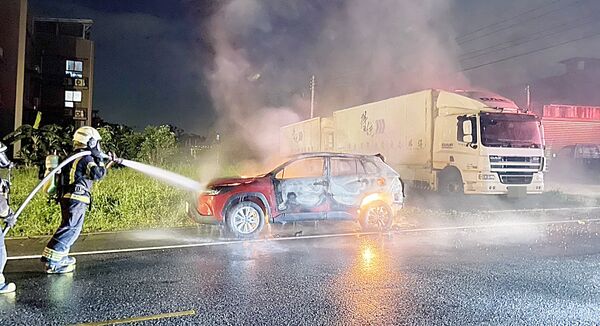 無賴男身無分文坐霸王車　和女友吵架又燒車洩憤