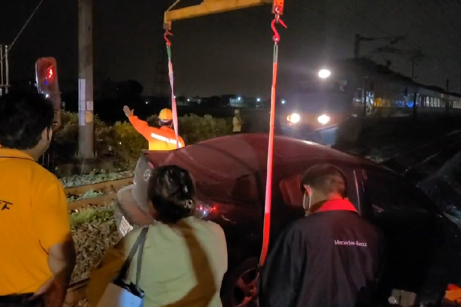 快新聞／晚間宜蘭礁溪平交道遭轎車闖入「險釀事故」　目前單線雙向行車中