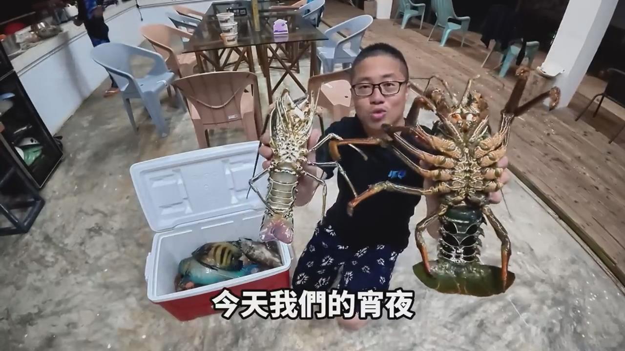 帛琉旅遊經費花光怎麼辦？達人下海打魚爽吃豪華龍蝦泡麵