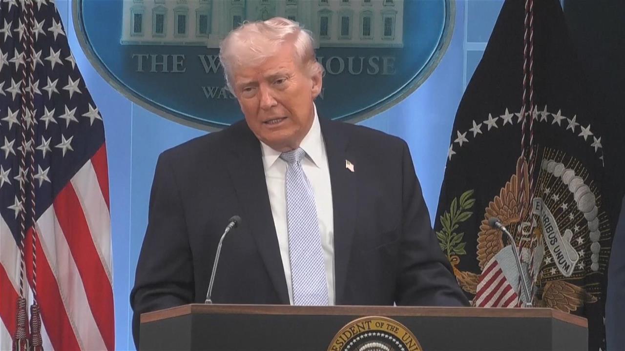 川普警告伊朗:明天前不達成協議 將大規模攻擊電廠、橋梁