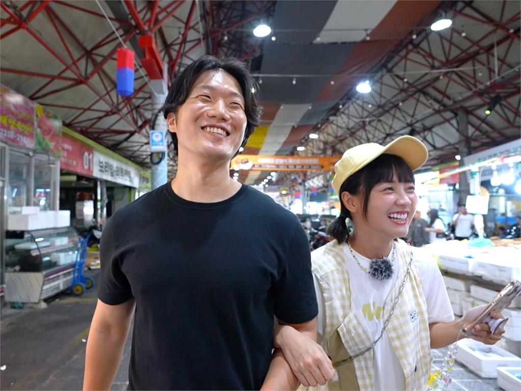籃籃「遇見真愛」　牽手韓國歐巴逛市場