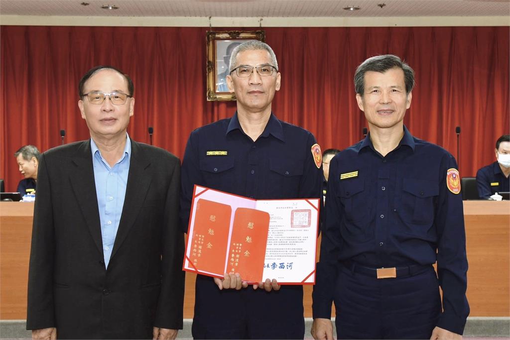 快新聞／北捷女子傷人案「員警英勇奪刀壓制」　市警局今頒獎表揚