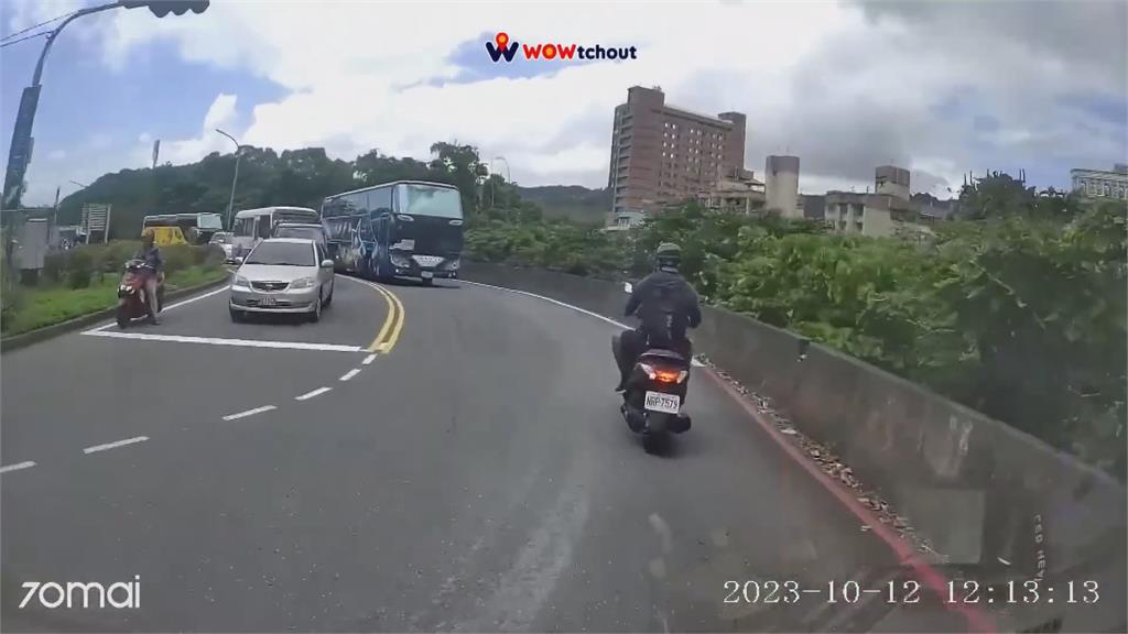 扯!校外教學遊覽車連續逆向 網友痛批:「無視學生安全」