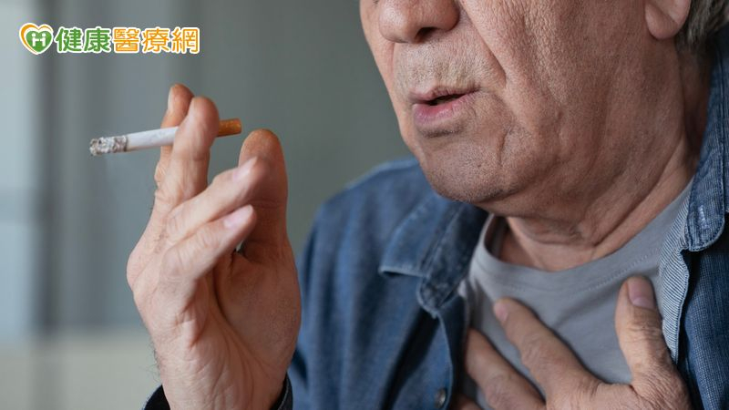 以為胃食道逆流竟是第三期食道癌　微創手術重建老菸槍食道保命