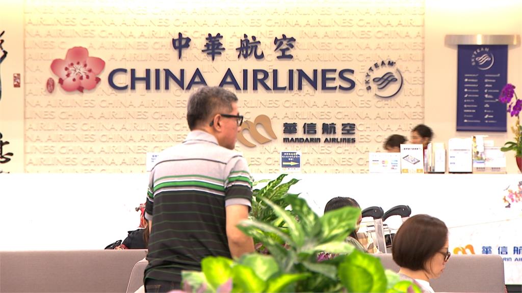 飛機故障旅客遭丟包？空服員被控「落跑」回旅館