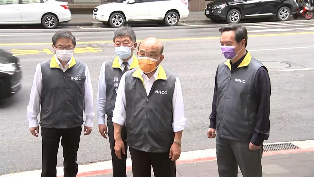 蘇赴CDC開擴大防疫會議 給前線人員打氣