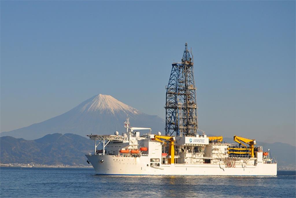 日本稀土探勘船「地球號」航向南鳥島　全球首試深海採集脫鉤中國