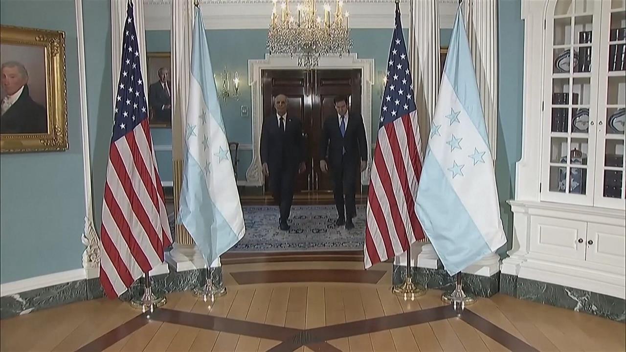 阿斯夫拉超友台! 宏都拉斯新總統宣誓就職