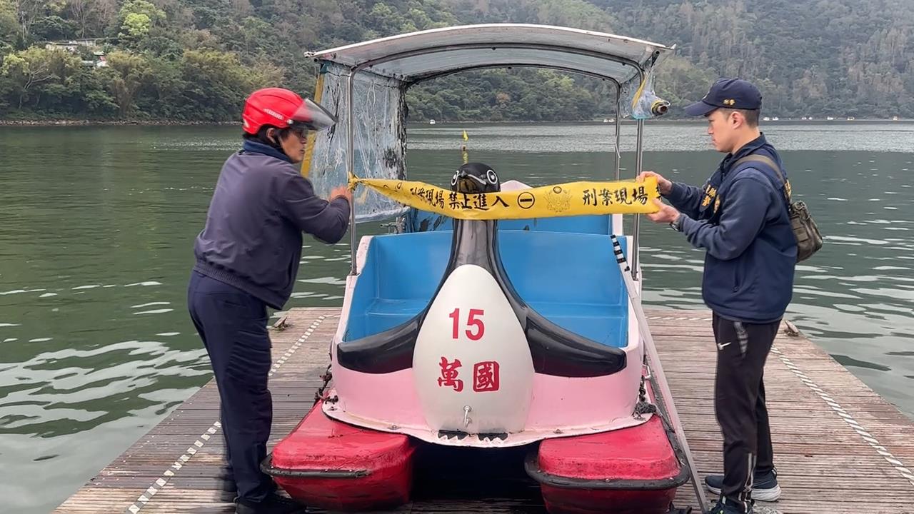 花蓮鯉魚潭天鵝船翻覆！　八歲男童受困救出「無生命跡象」