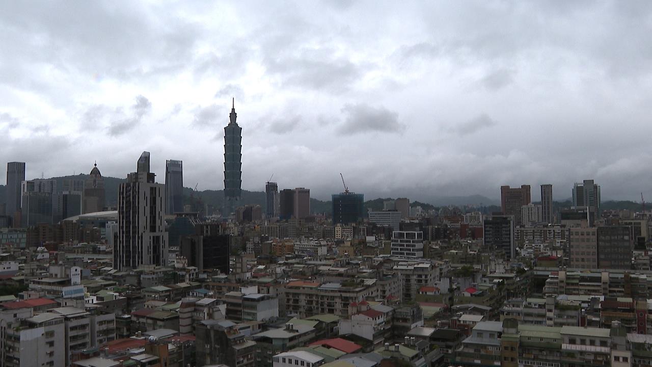 跨年倒數! 北部東北季風影響多雲有雨"看煙火要選位"