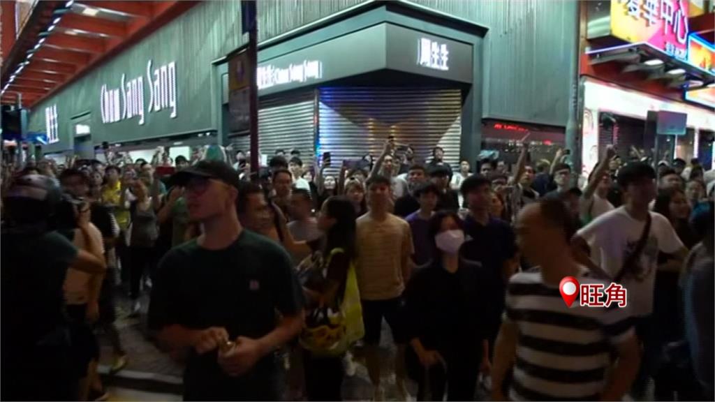 反送中／香港各地警民衝突 警射催淚彈、推倒記者