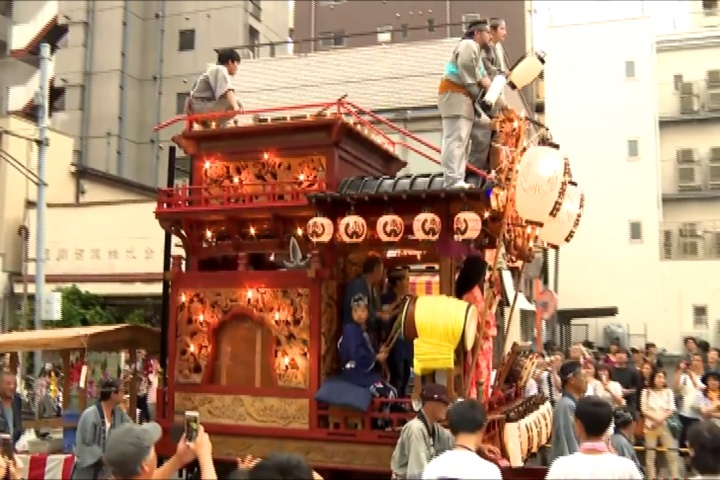 吉祥物花媽跨海表演 八王子祭大出風頭