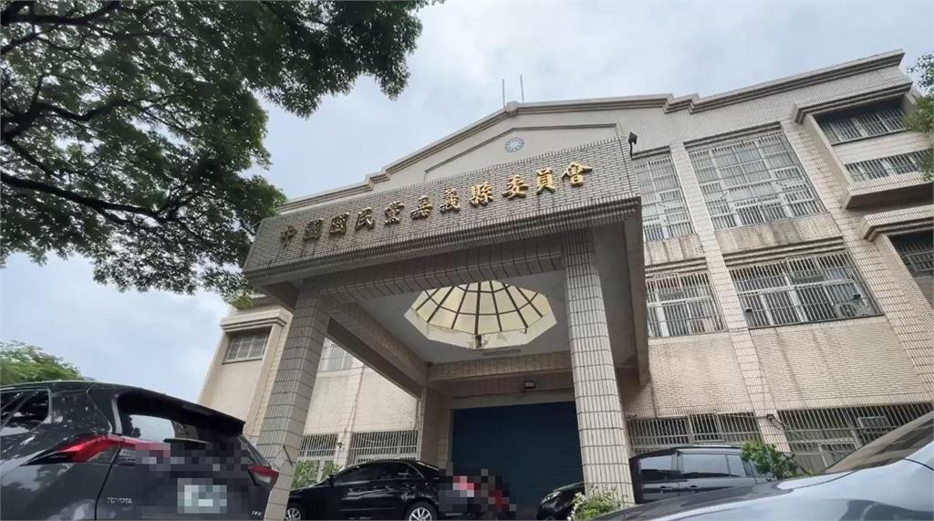 快新聞／2人被帶走！罷綠委又涉假連署遭搜　藍嘉縣黨部喊冤：勿濫用公權力