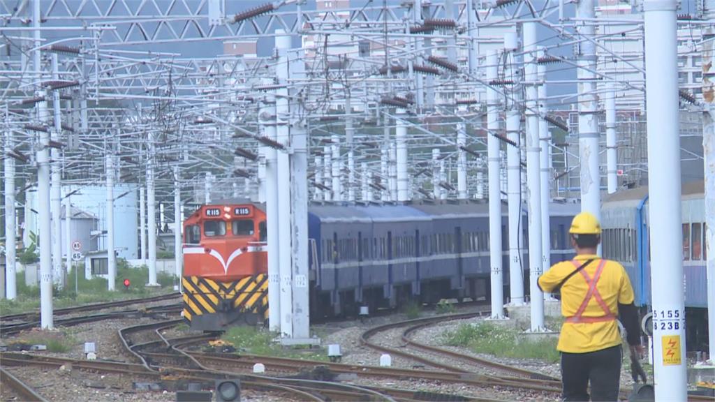 鐵道迷不捨「藍皮普快」 將轉型成觀光列車