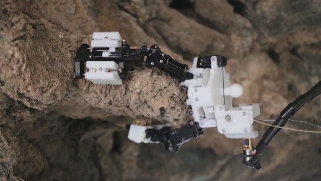 探索火星找生命蹤跡！　機械蜘蛛沙漠測試中
