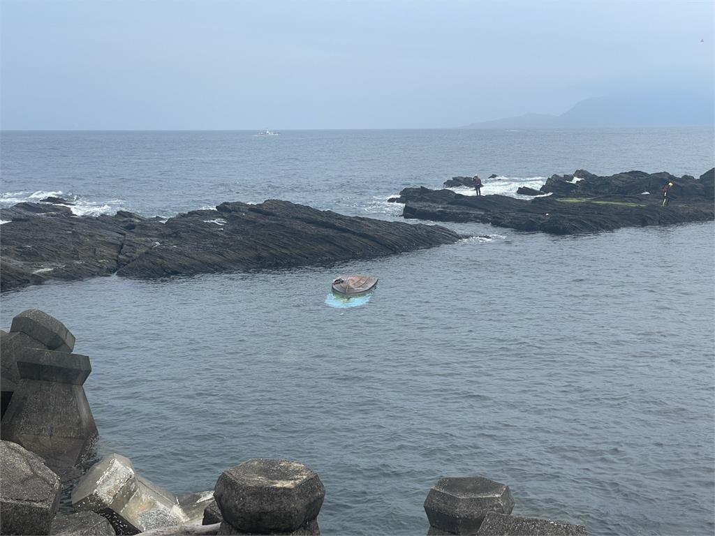 快新聞／龍洞近海船難！漁船翻覆船長落海失蹤　海巡搜救中