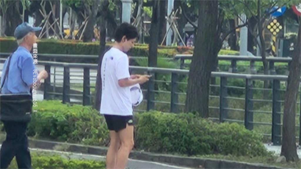 朴寶劍「零偽裝」現身高雄街頭　不畏豔陽獨自晨跑