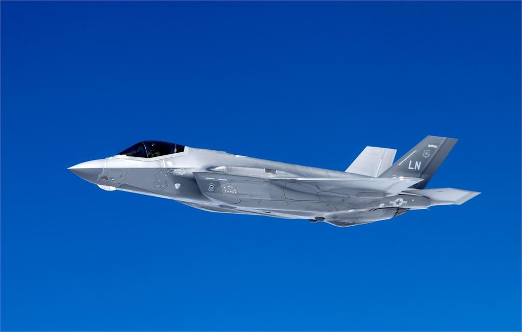 與川普政府關係緊張　加拿大國防部宣布重新評估戰機採購計畫