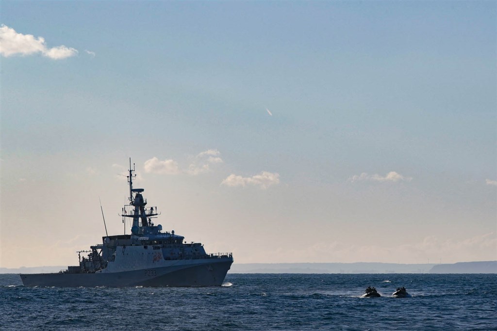 英國2艘軍艦常態部署印太地區　美海軍推文支持