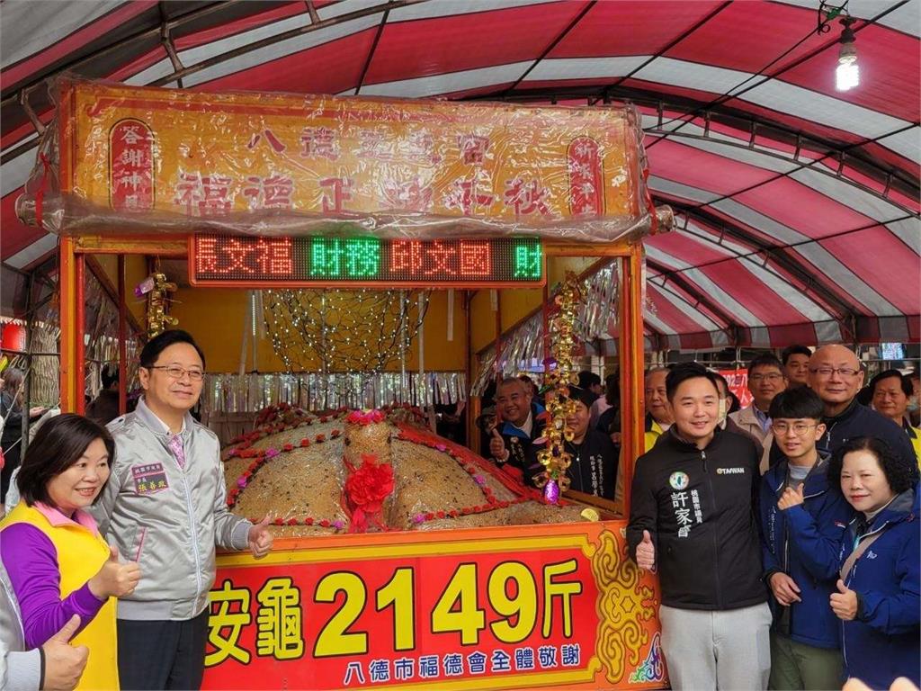 八德三元宮祈龜活動登場　民眾發揮巧思DIY創意米糕龜