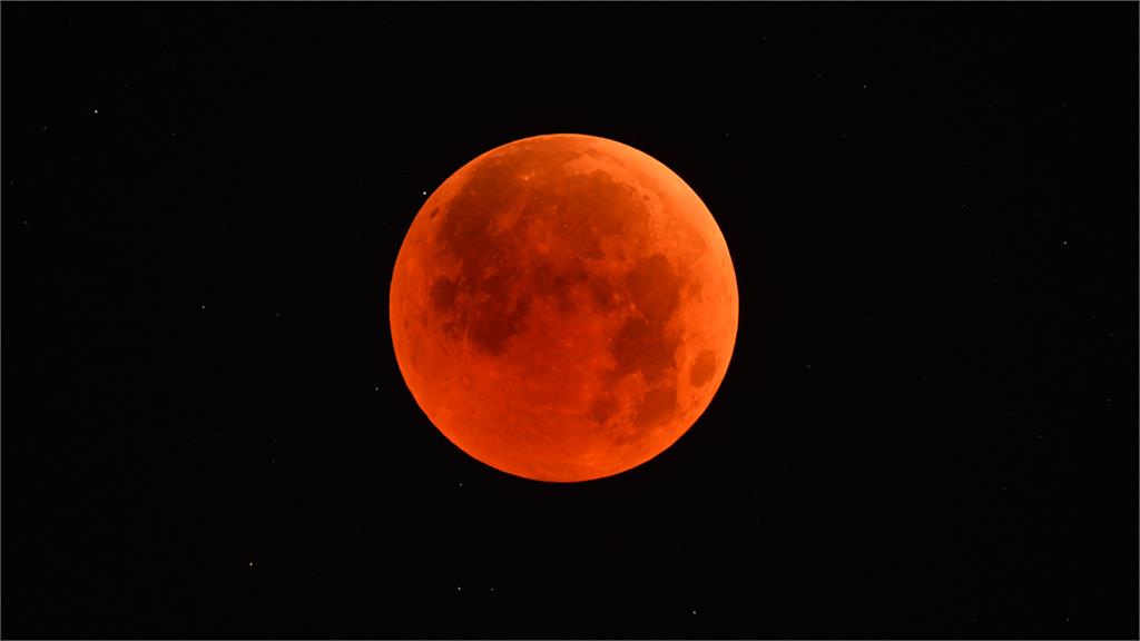 天文迷看過來！月全食8日晚間登場　專家曝「血月」新手拍攝攻略