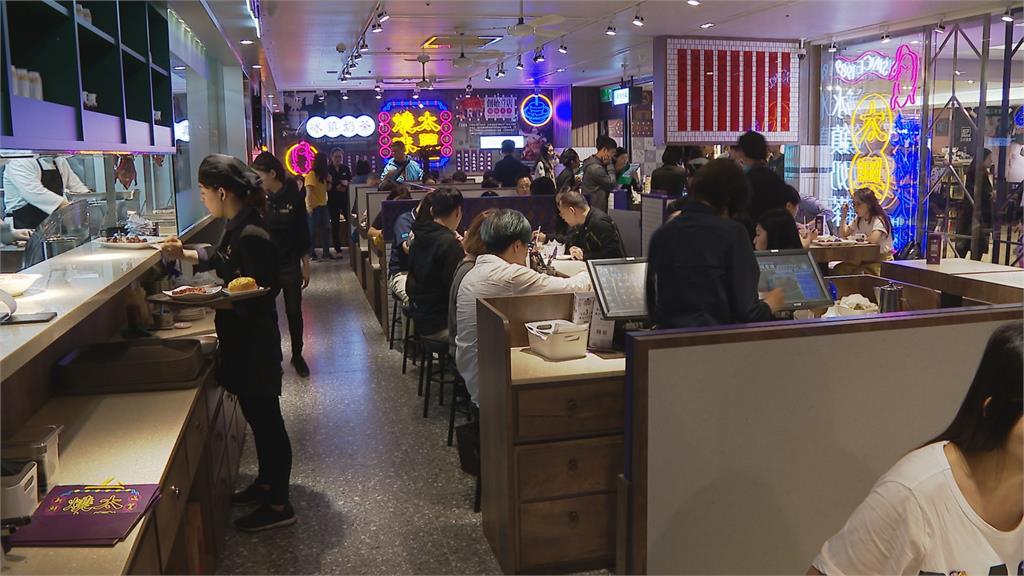 決策者(影)/疑不滿出餐太慢?奧客暴怒大鬧茶餐廳!老闆出面竟是「男團成員」..