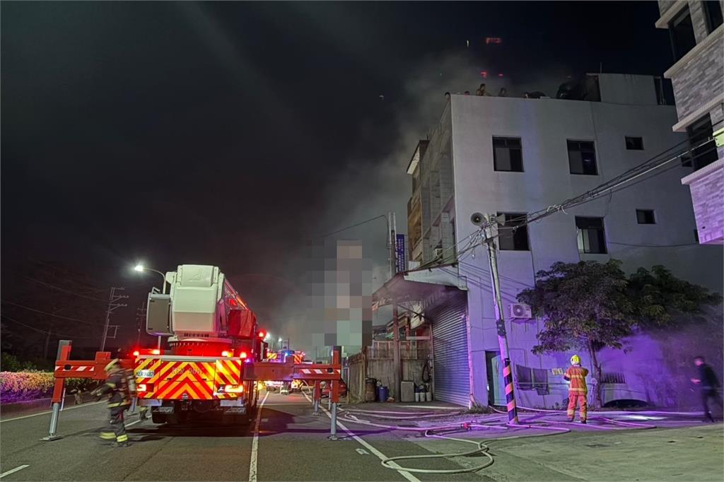 快新聞／高雄路竹1民宅暗夜冒出惡火！　7人急逃生幸無大礙