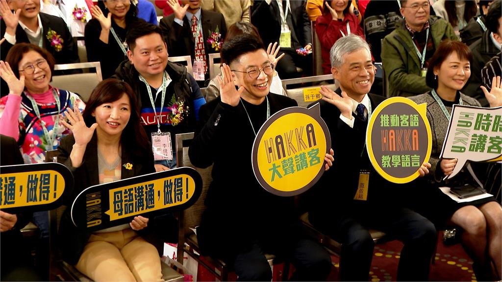 頒獎表揚推動客語教學人員　客委會公布「客語漢字表情貼」