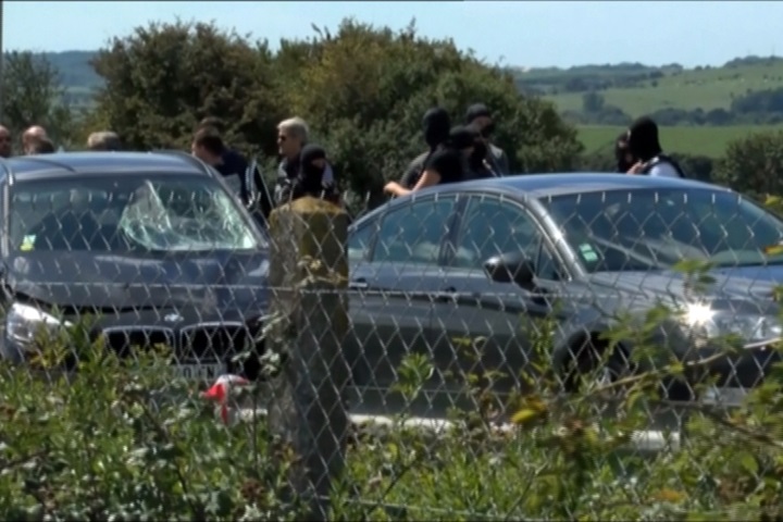 法6名反恐士兵遭汽車衝撞  警匪追逐逮嫌犯
