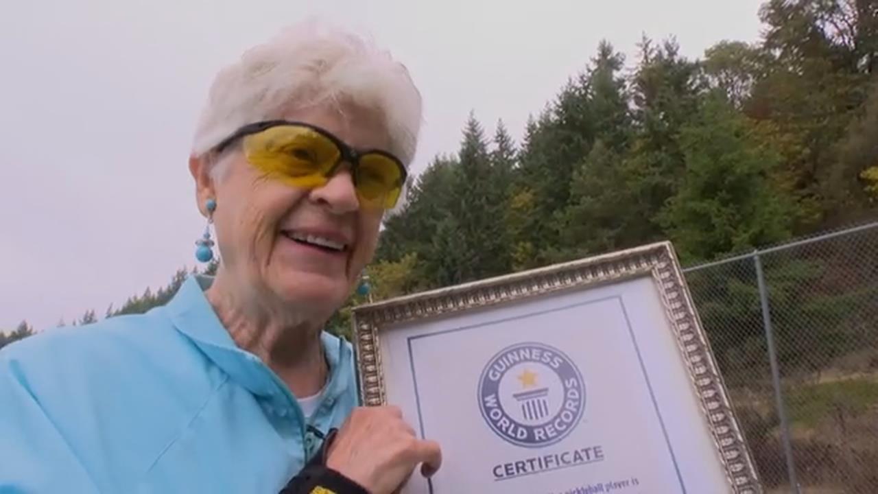 真.叫妳阿嬤出來打! 95歲匹克球員創金氏世界紀錄