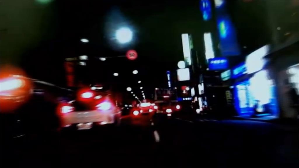 警匪街頭追逐戰 毒蟲拒攔開快車逃逸