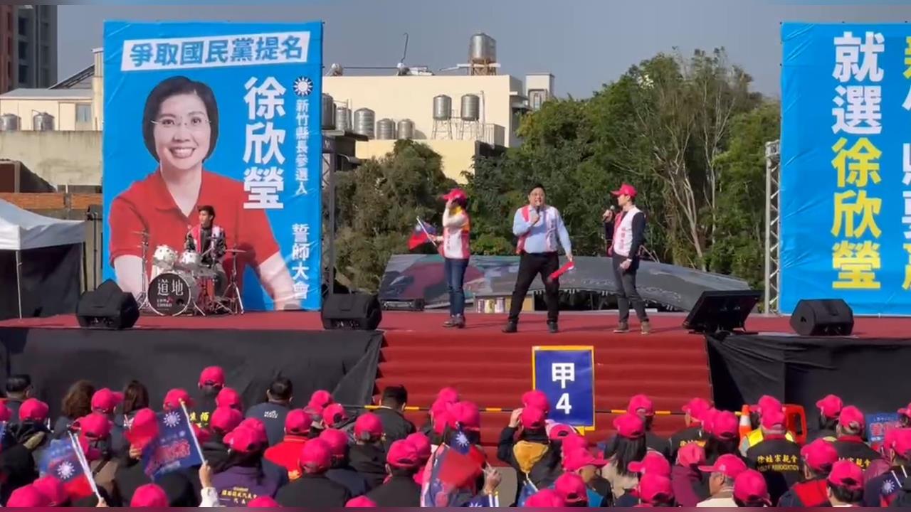 快新聞/徐欣瑩尷尬了!新竹誓師大會設電視牆 遭風吹倒畫面曝光